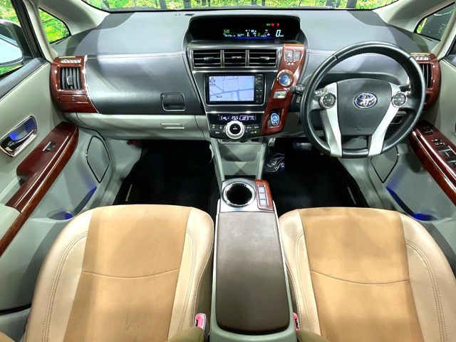 Toyota Prius α 2