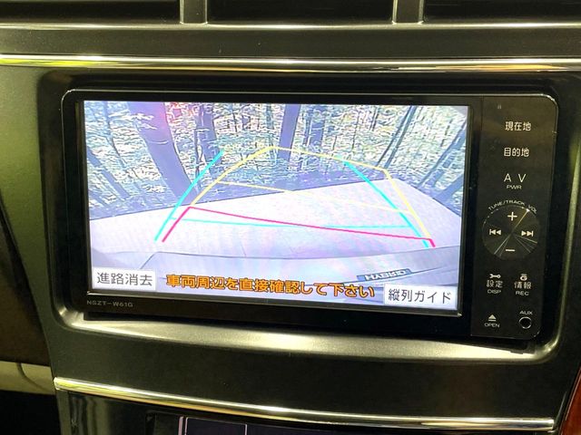 Toyota Prius α 5