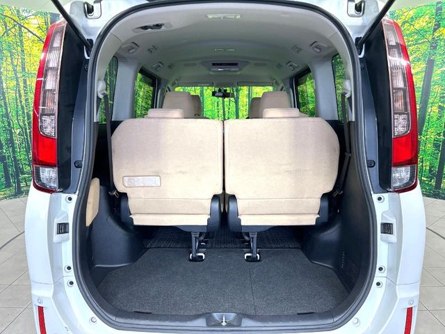 Toyota Noah 11