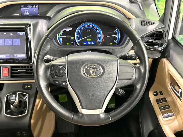 Toyota Noah 12