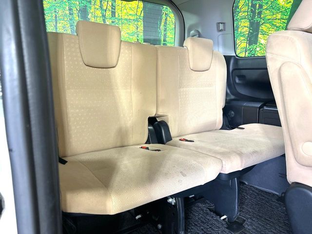 Toyota Noah 10