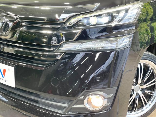 Toyota Vellfire 12