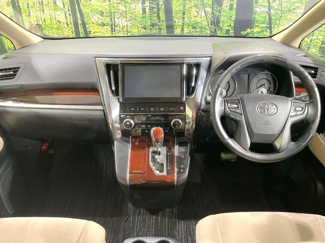 Toyota Vellfire 2