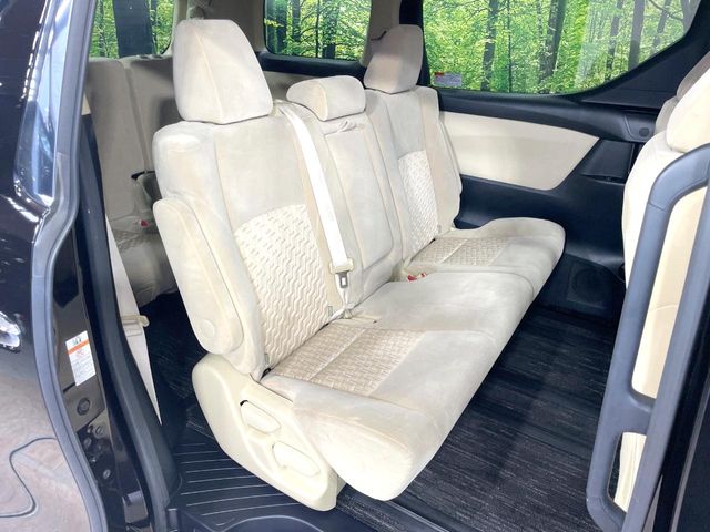 Toyota Vellfire 9