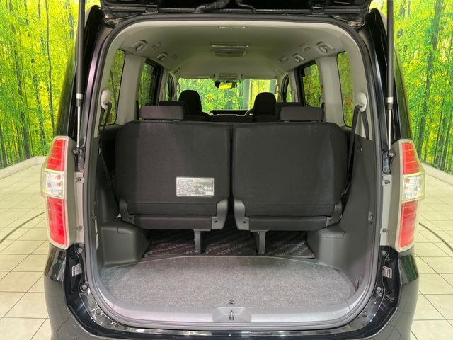 Toyota Noah 11