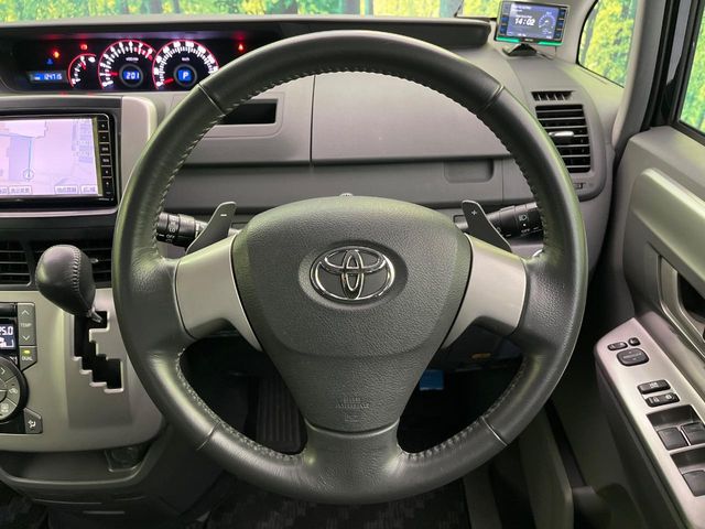 Toyota Noah 12