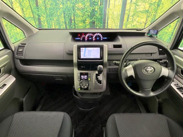 Toyota Noah 2