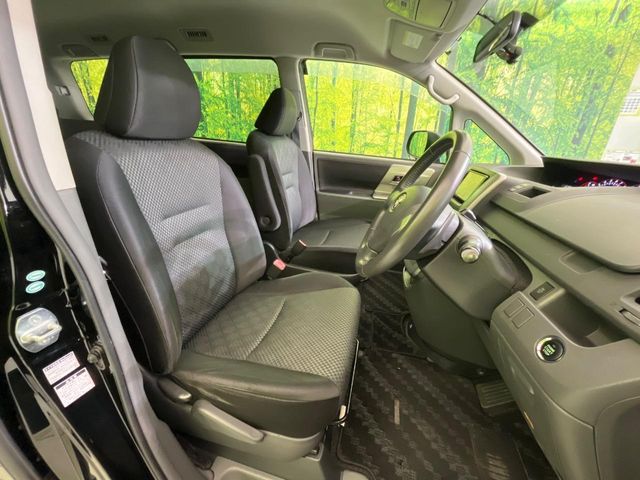 Toyota Noah 8
