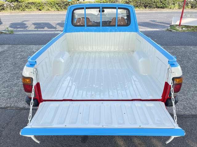 Nissan Sunny Truck 12