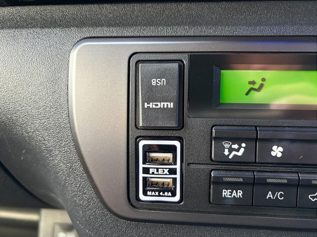 Toyota Hiace Van 12