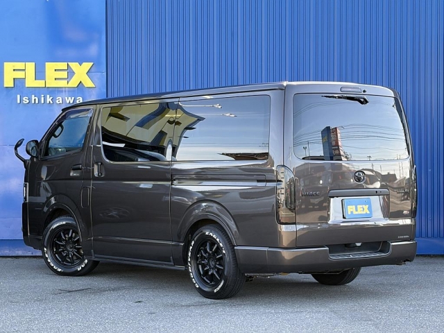 Toyota Hiace Van 4