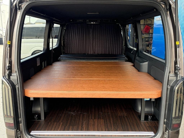 Toyota Hiace Van 8