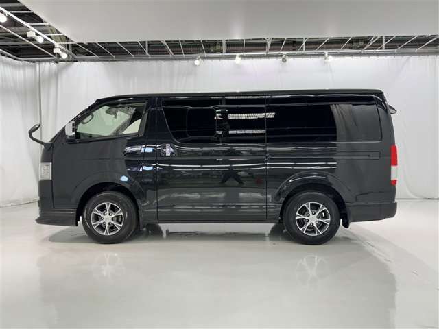 Toyota Hiace Van 4