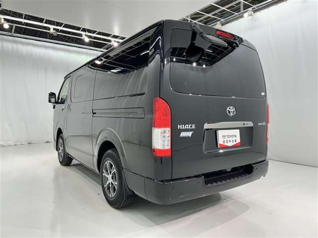 Toyota Hiace Van 5