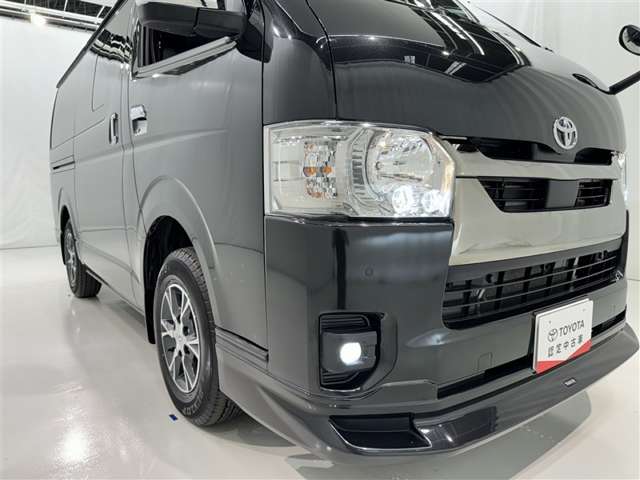 Toyota Hiace Van 7