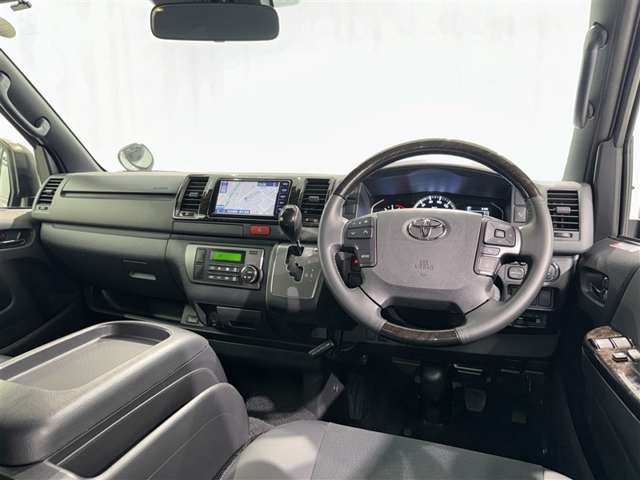 Toyota Hiace Van 8