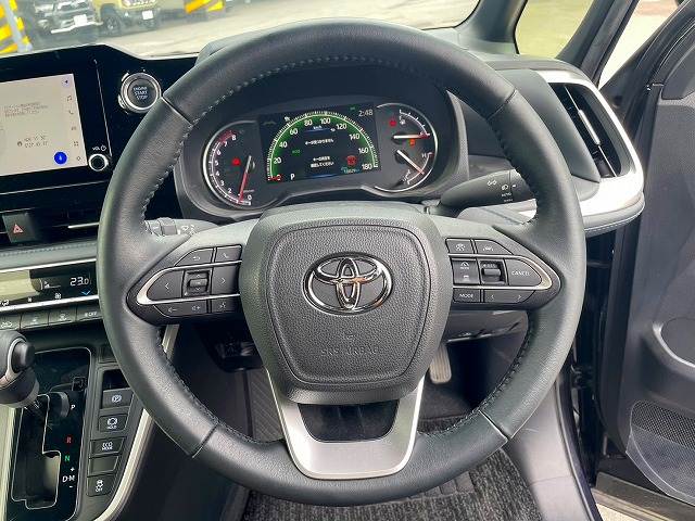 Toyota Voxy 2