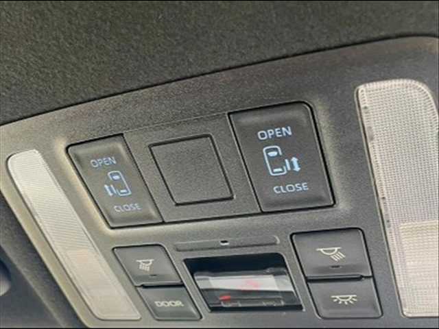 Toyota Voxy 6