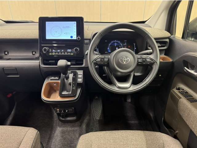 Toyota Sienta 8