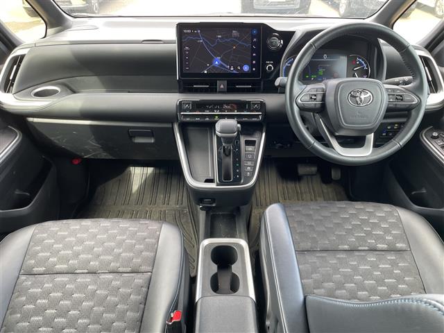 Toyota Voxy 2