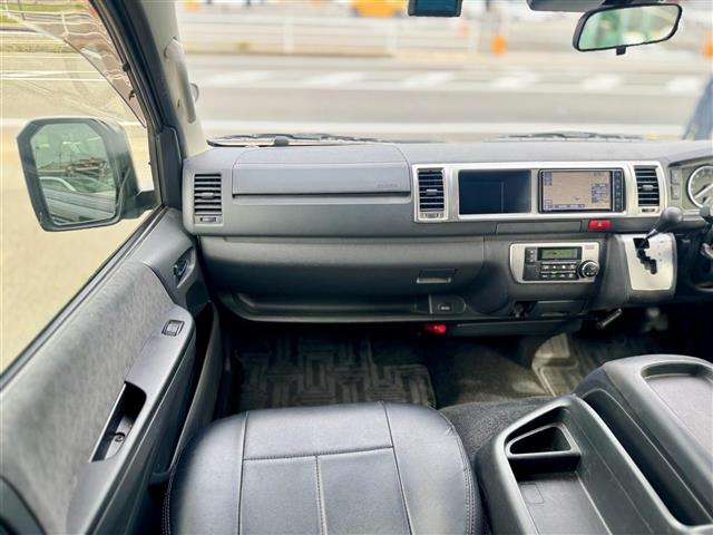 Toyota Hiace 3