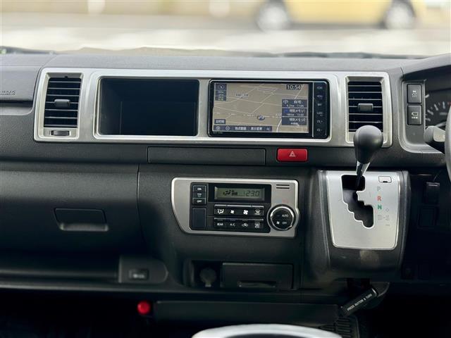 Toyota Hiace 4