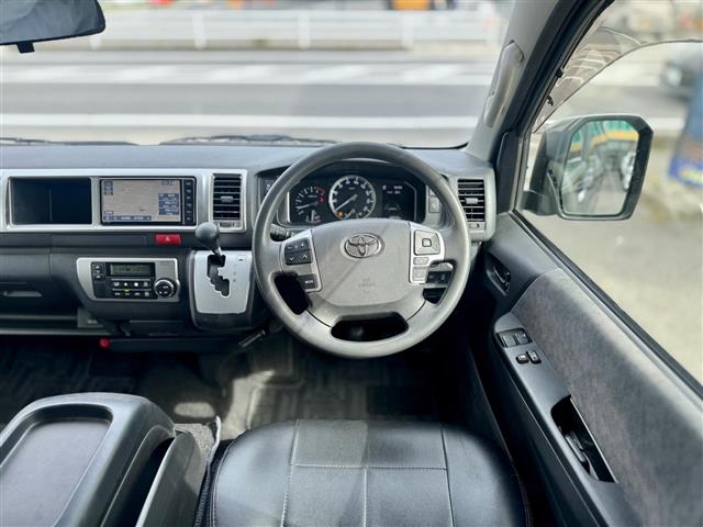 Toyota Hiace 5