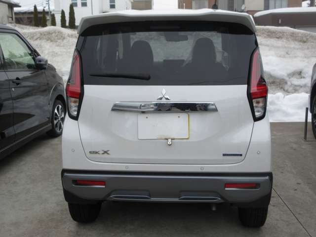 Mitsubishi eK X 12