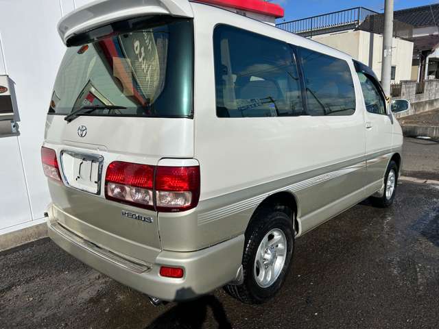 Toyota Regius 4