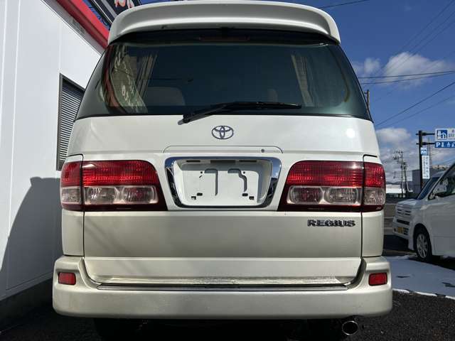 Toyota Regius 5