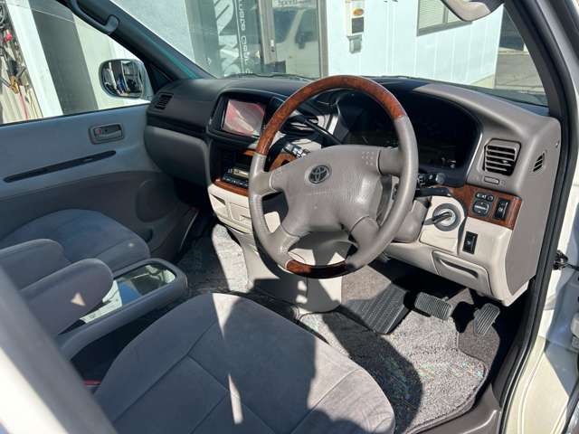 Toyota Regius 6