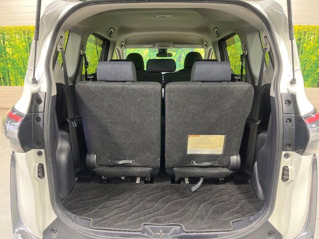 Toyota Sienta 11