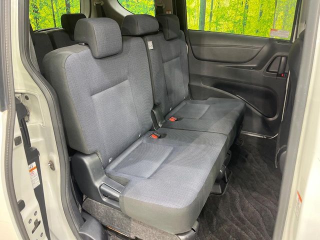 Toyota Sienta 9