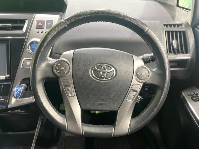Toyota Prius α 11