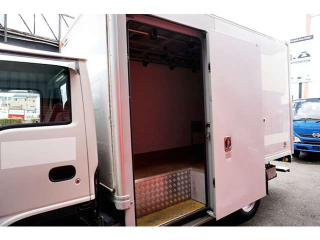 Isuzu Elf 12