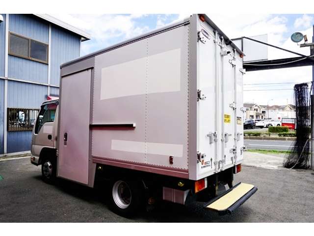 Isuzu Elf 7
