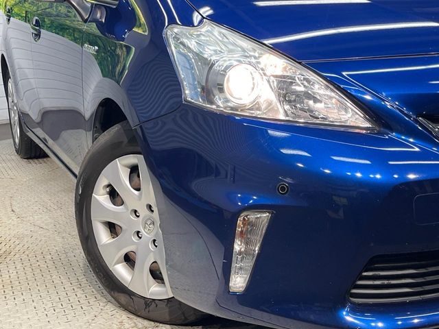 Toyota Prius α 12