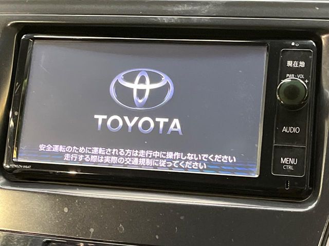 Toyota Prius α 3