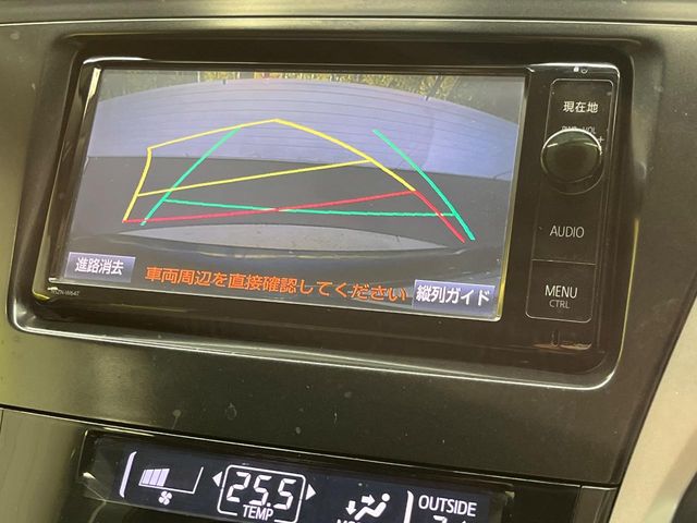 Toyota Prius α 4