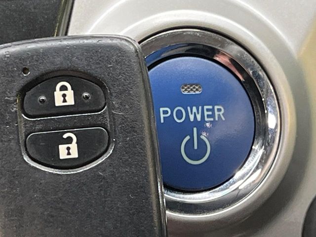 Toyota Prius α 5