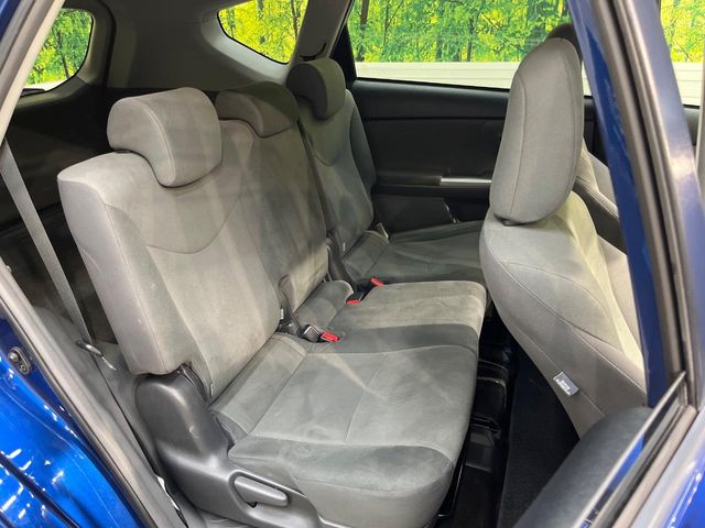 Toyota Prius α 9