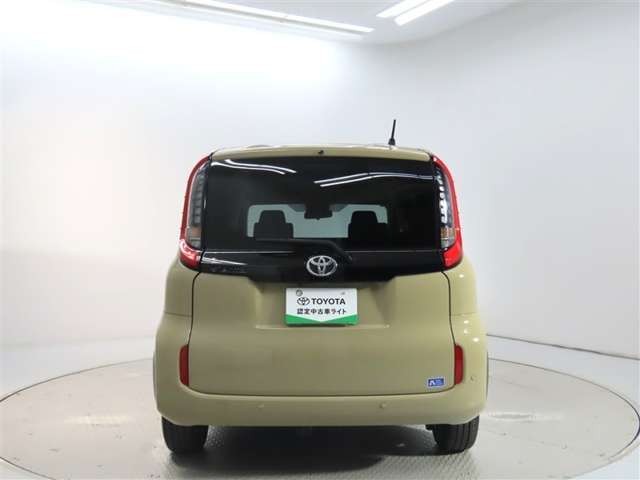 Toyota Sienta 2