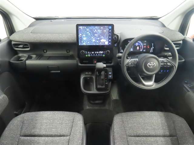 Toyota Sienta 4