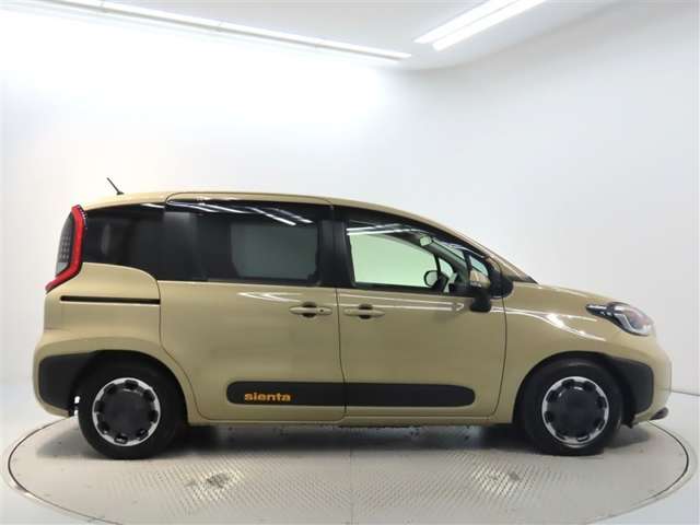 Toyota Sienta 5