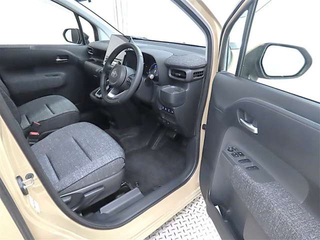 Toyota Sienta 10