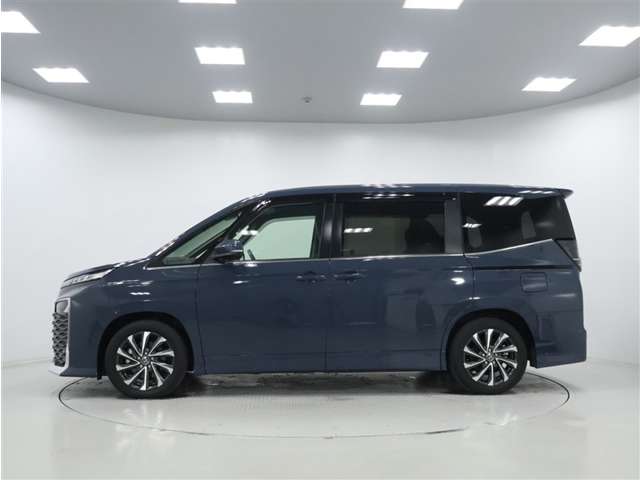 Toyota Voxy 6