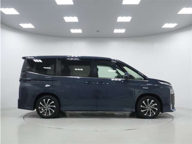 Toyota Voxy 7