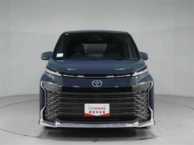 Toyota Voxy 8