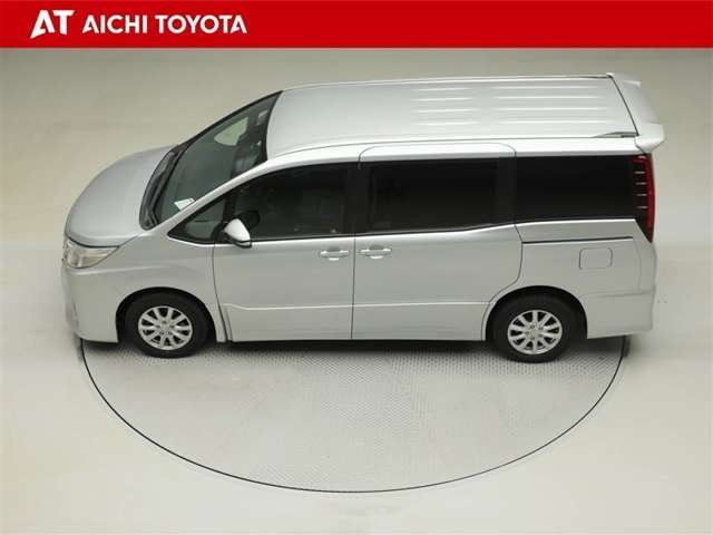 Toyota Noah 11