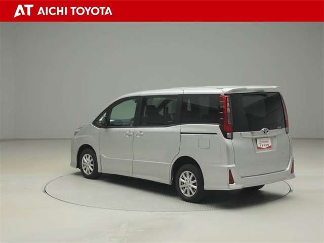 Toyota Noah 4